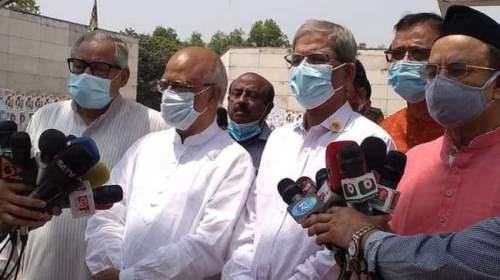 বিক্ষোভকারীদের সঙ্গে পুলিশের সংঘর্ষ, রণক্ষেত্র বায়তুল মোকাররম এলাকা