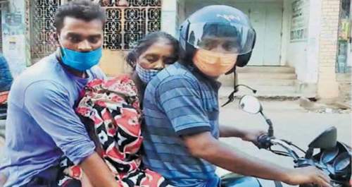 অ্যাম্বুলেন্স মেলেনি, মোটরসাইকেলে নিতে হলো মায়ের লাশ!