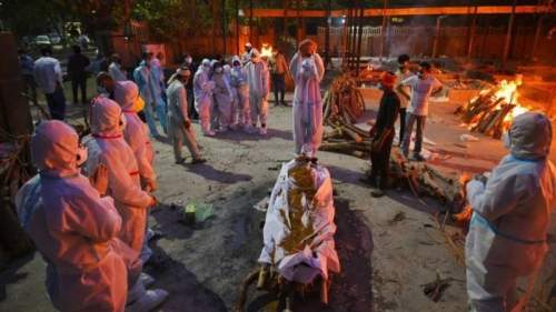 বাড়ছে লাশের সারি, দিল্লিতে হচ্ছে নতুন নতুন শ্মশান