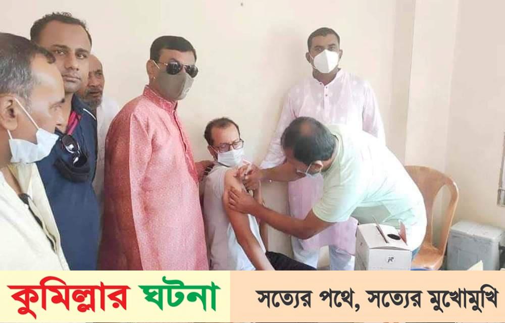 দীর্ঘ লাইনে দাড়িয়ে চৌদ্দগ্রামে গণটিকার দ্বিতীয় ডোজ শুরু