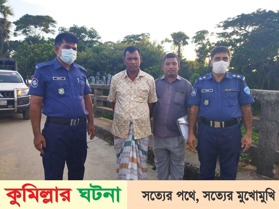দাউদকান্দিতে ‘অবৈধ ড্রেজার দিয়ে জমি কাটায় ইউপি সদস্য গ্রেফতার