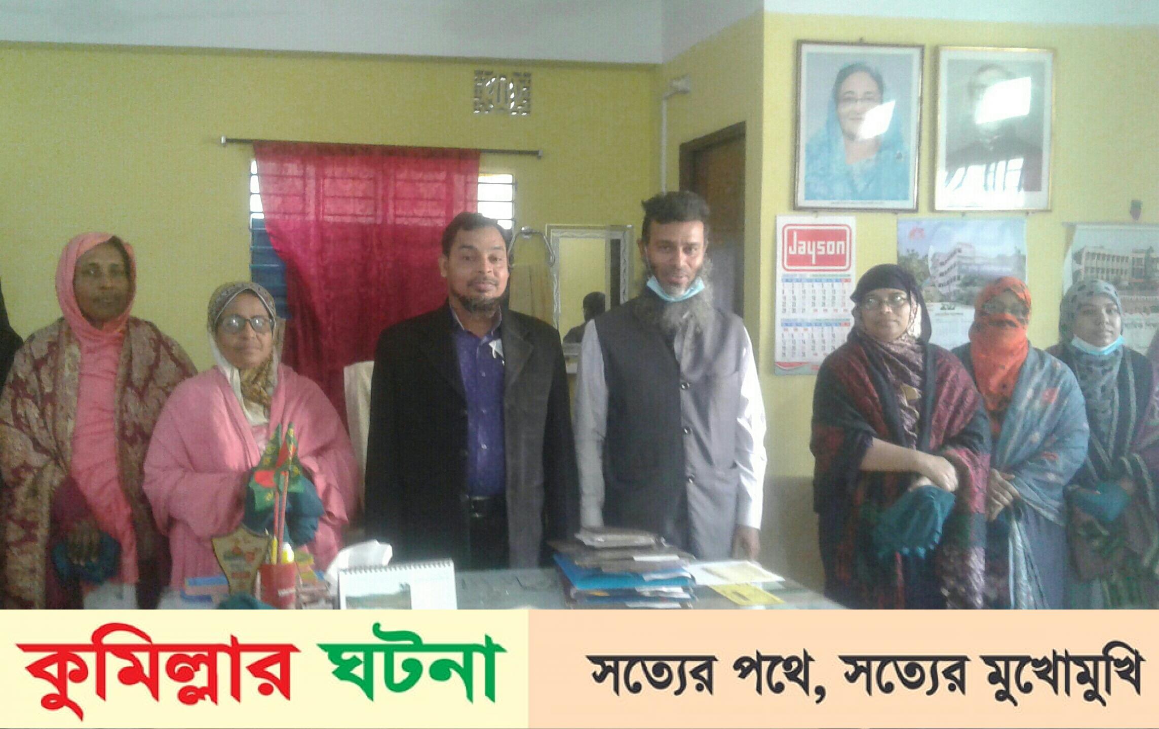 দেবীদ্বার অক্সফোর্ড স্কুল’র বার্ষিক ফলাফল ২৯ ডিসেম্বর সামনে রেখে শিক্ষকদের পোশাক বিতরণ