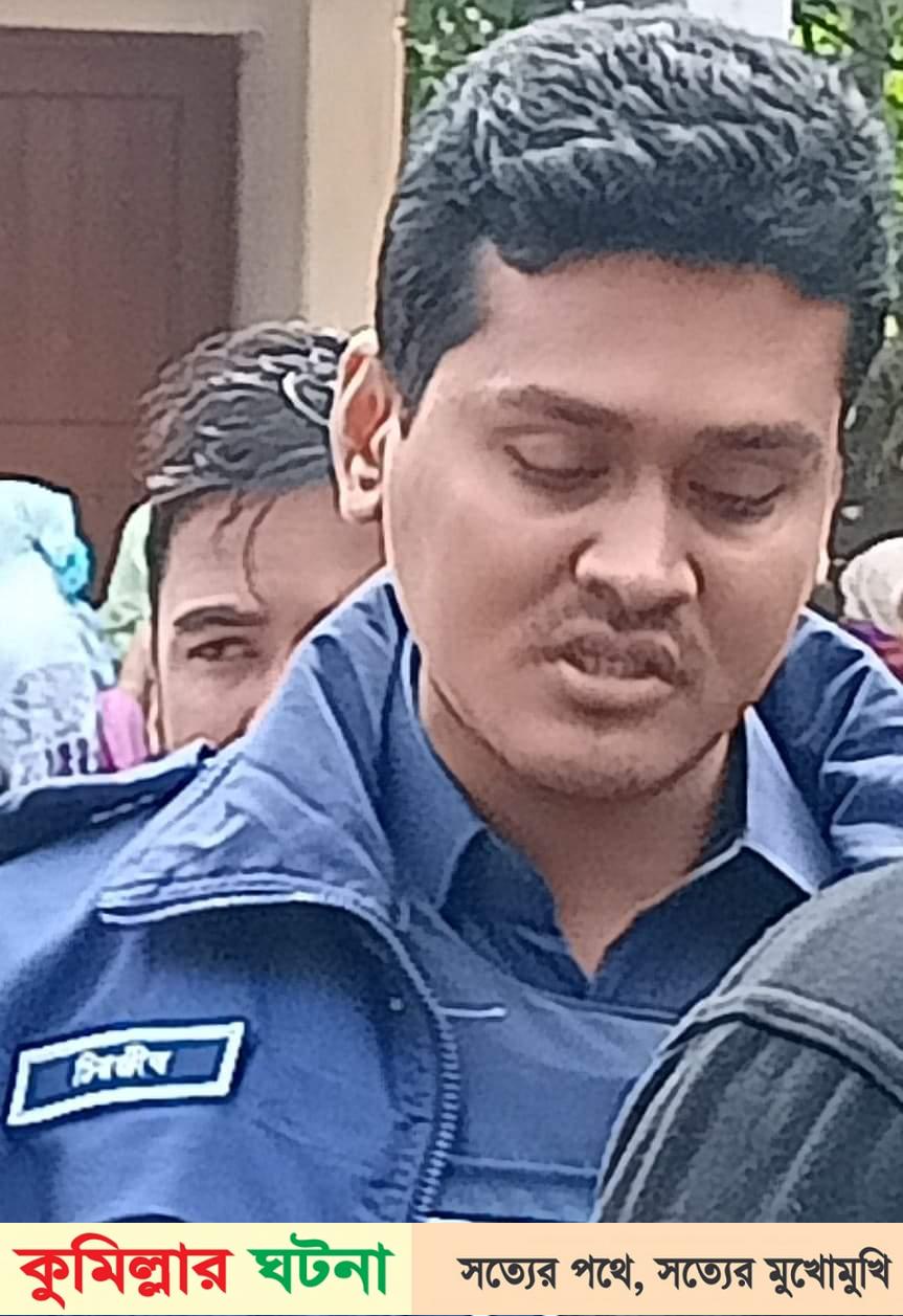 কুমিল্লায় ইউপি নির্বাচনে সাংবাদিকদের ভোট কেন্দ্র ছাড়তে বললো এসআই