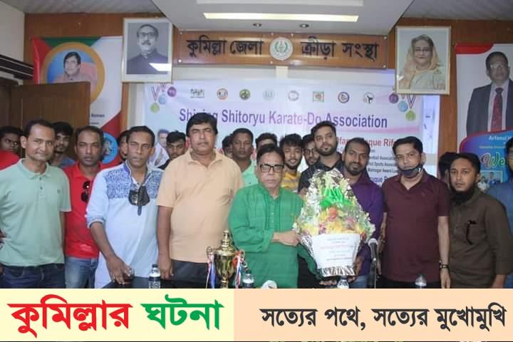 কুসিক মেয়র রিফাতের সাথে মহানগর ক্লাবের ফুলেল শুভেচ্ছা বিনিময়