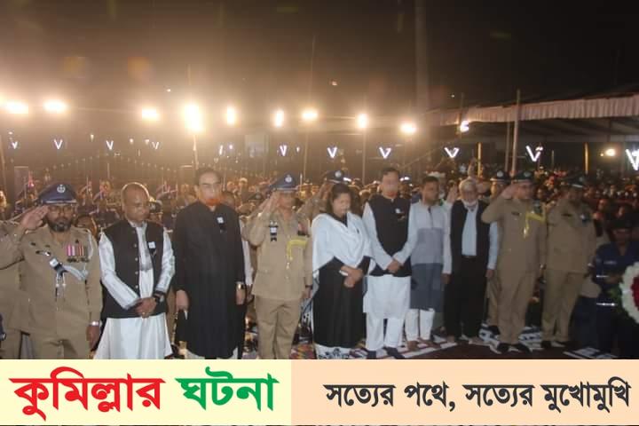 কুমিল্লায় শহীদ মিনারে প্রথম প্রহরে শ্রদ্ধা জ্ঞাপন