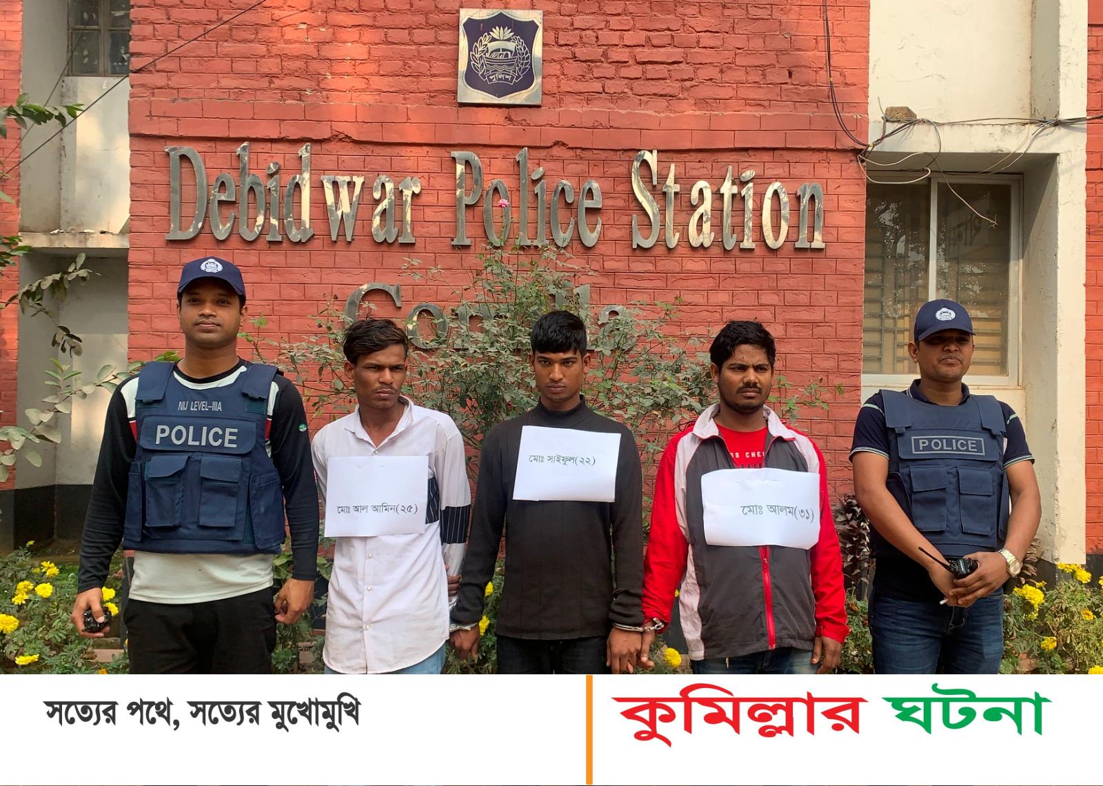 বেরসিক পুলিষের কান্ড!  ক্রেতা সেজে ২টি চোরাই কভার্ড ভ্যান উদ্ধার: আটক ৩