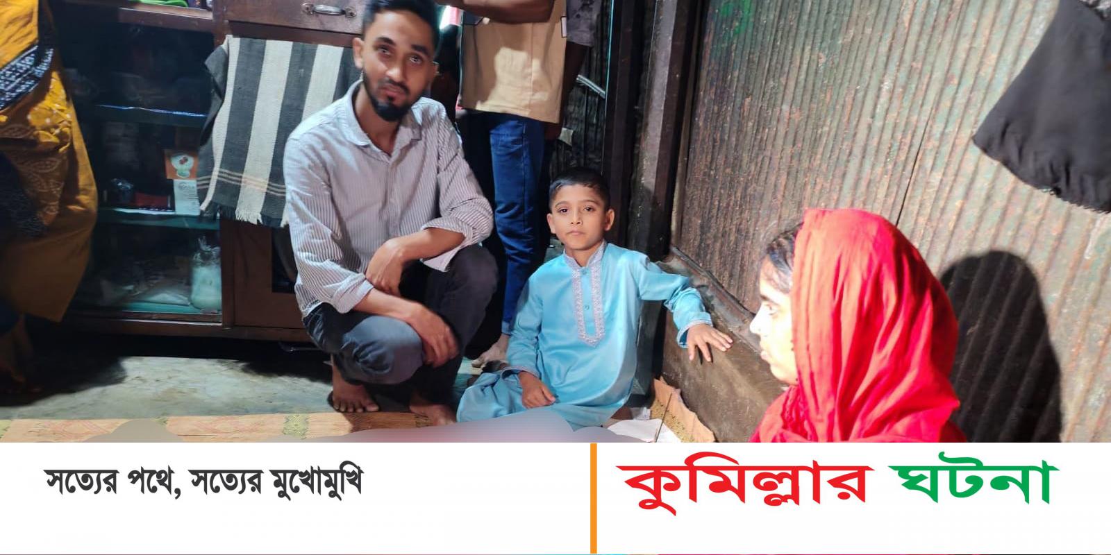 কুমিল্লায় মায়ের হাত থেকে ছিটকে ড্রেনে পড়ে যায় শিশু, বাঁচানো গেল না